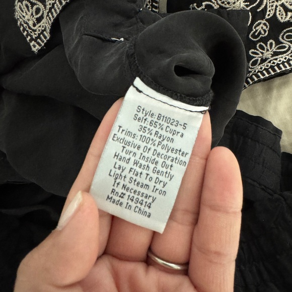 Johnny Was Tempest Blouse and Shorts Set - Picture 13 of 13